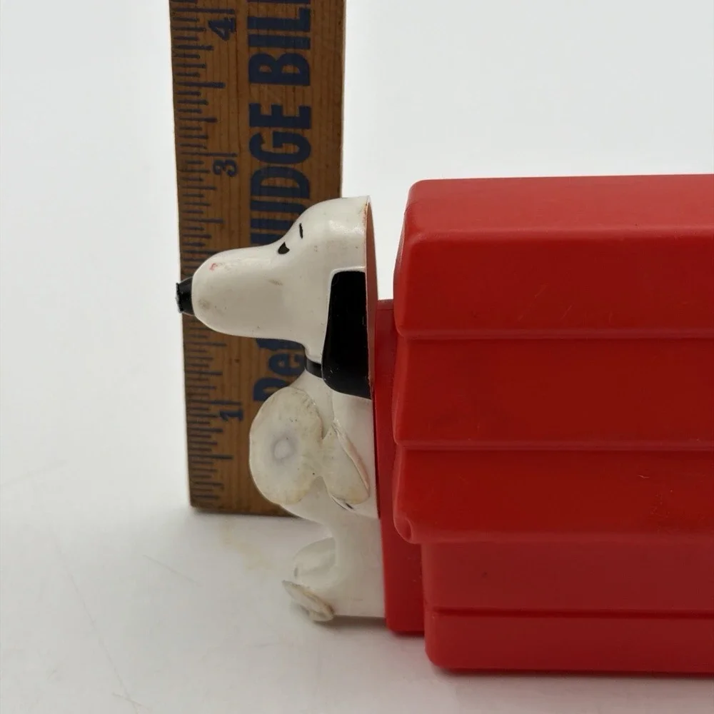 Vintage AVON  SNOOPY & DOGHOUSE New w Box No Shampoo 1969